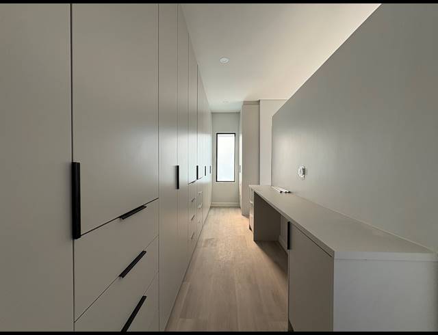 5 BEDROOM HOUSE FOR SALE IN SANDOWN